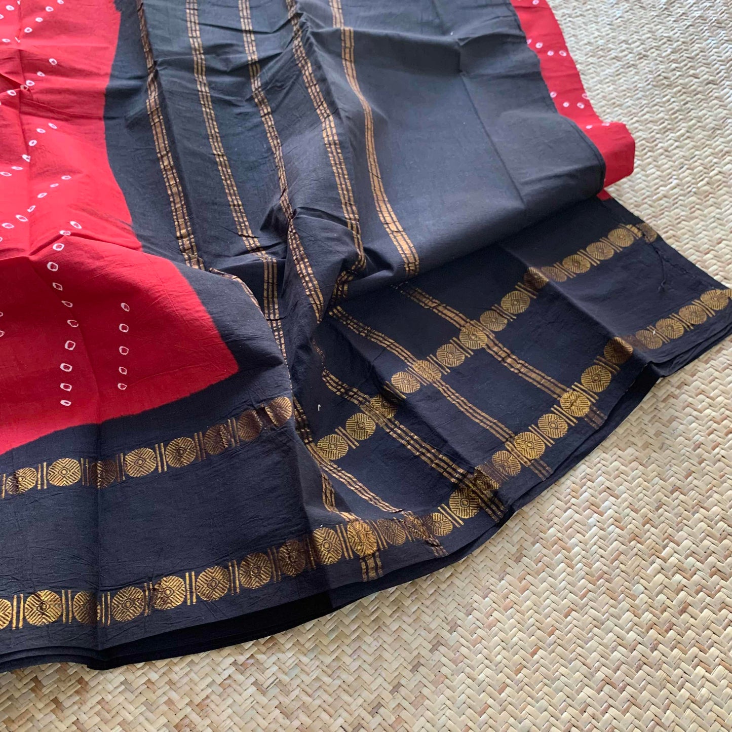 Red Saree With Black Border, Hand knotted Sungudi On a Rudraksham Border Cotton saree, Kaikattu Sungadi