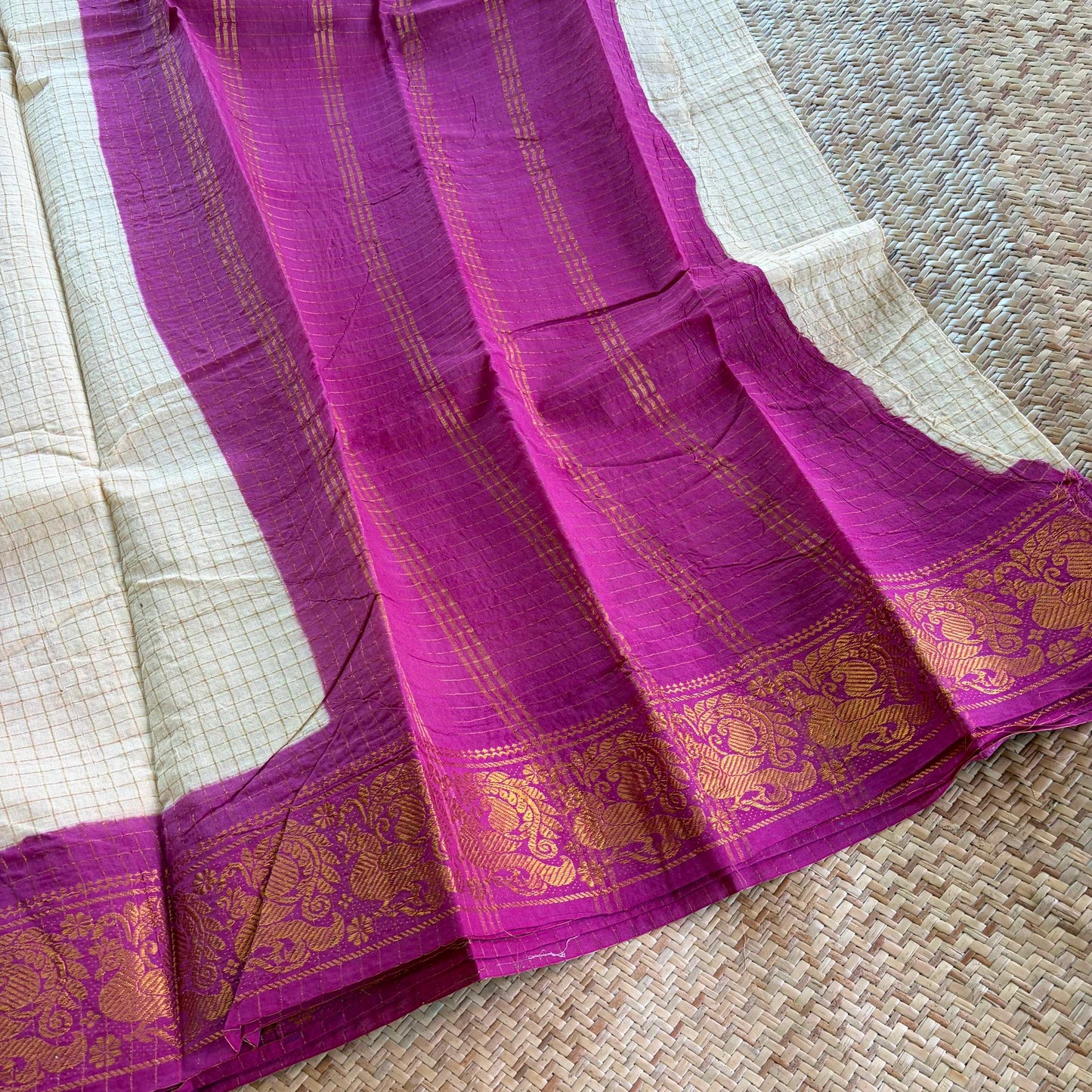 Off White, Zari Kattam Sungudi