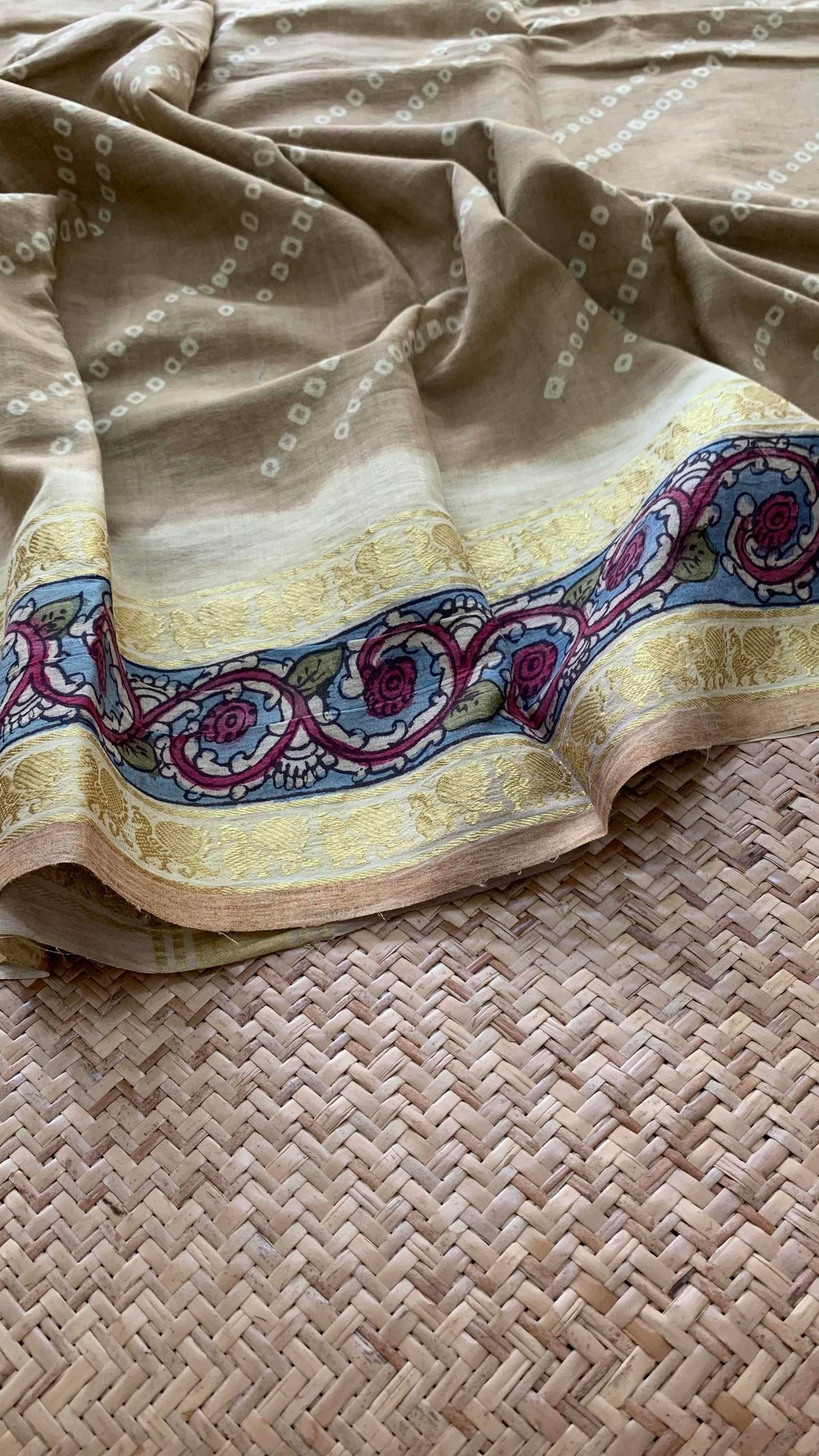 Beige Kaikattu Sungudi Saree With Kalamkari Border, Pallu And Blouse Piece On a Hand woven Cotton saree, Kaikattu Sungadi