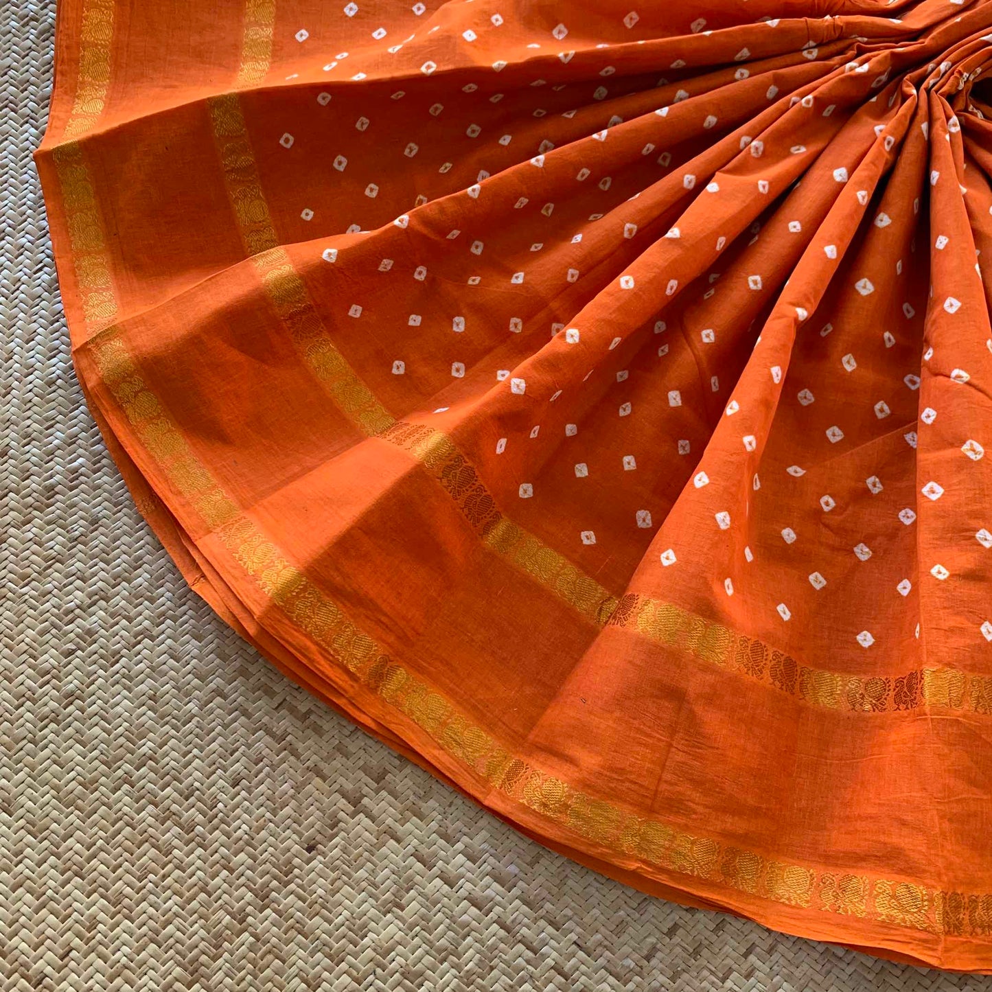 Orange Saree, Hand knotted Sungudi On a Annam Border Cotton saree, Kaikattu Sungudi