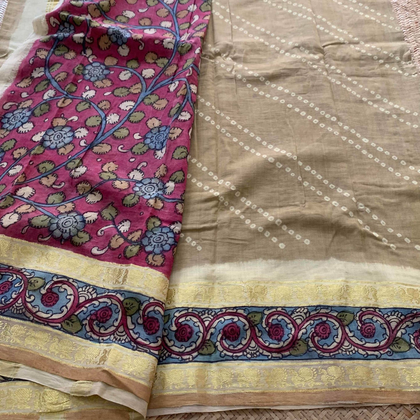 Beige Kaikattu Sungudi Saree With Kalamkari Border, Pallu And Blouse Piece On a Hand woven Cotton saree, Kaikattu Sungadi