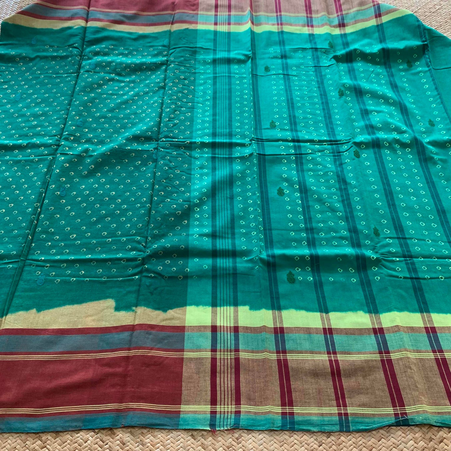 Too Many Dots Green Hand knotted Sungudi, Handloom saree