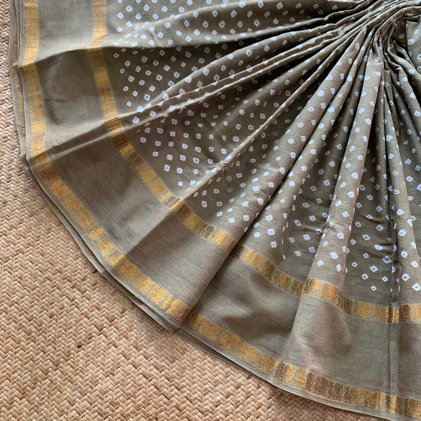 Grey Green Saree, Hand knotted Sungudi On a Rudraksham Border Cotton saree, Kaikattu Sungadi