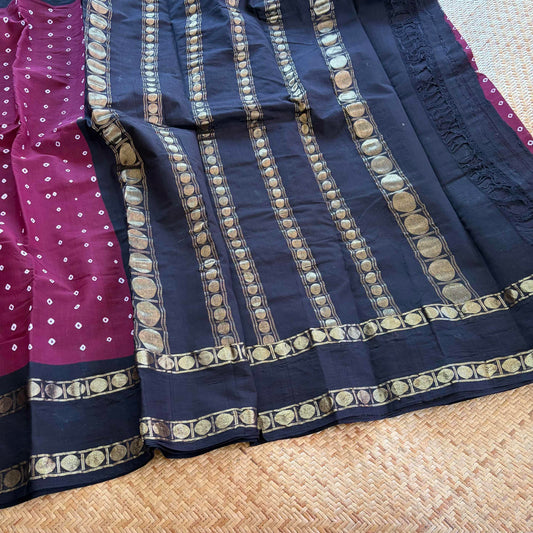 Burgundy Saree, Hand knotted Sungudi On a Hand woven Cotton saree, Kaikattu Sungadi