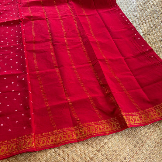 Red Saree, Hand knotted Sungudi On a small Border Cotton saree, Kaikattu Sungadi