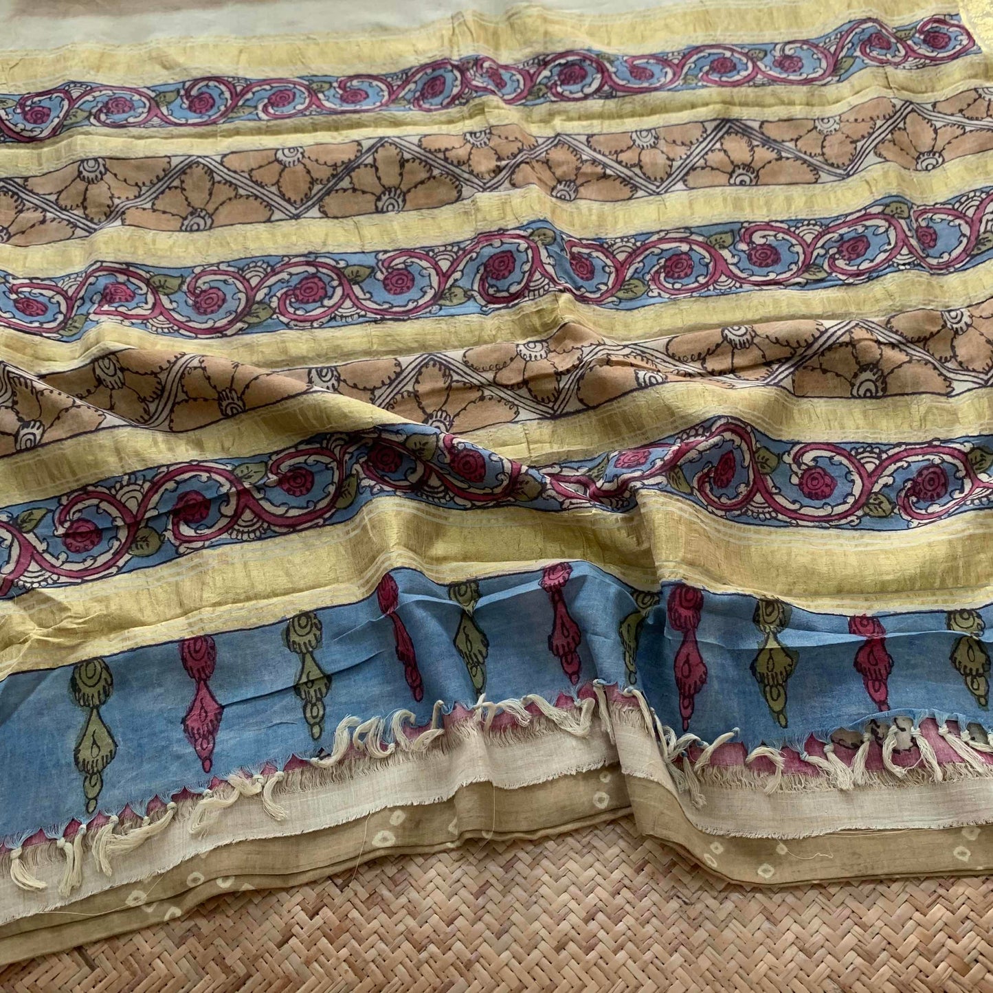 Beige Kaikattu Sungudi Saree With Kalamkari Border, Pallu And Blouse Piece On a Hand woven Cotton saree, Kaikattu Sungadi