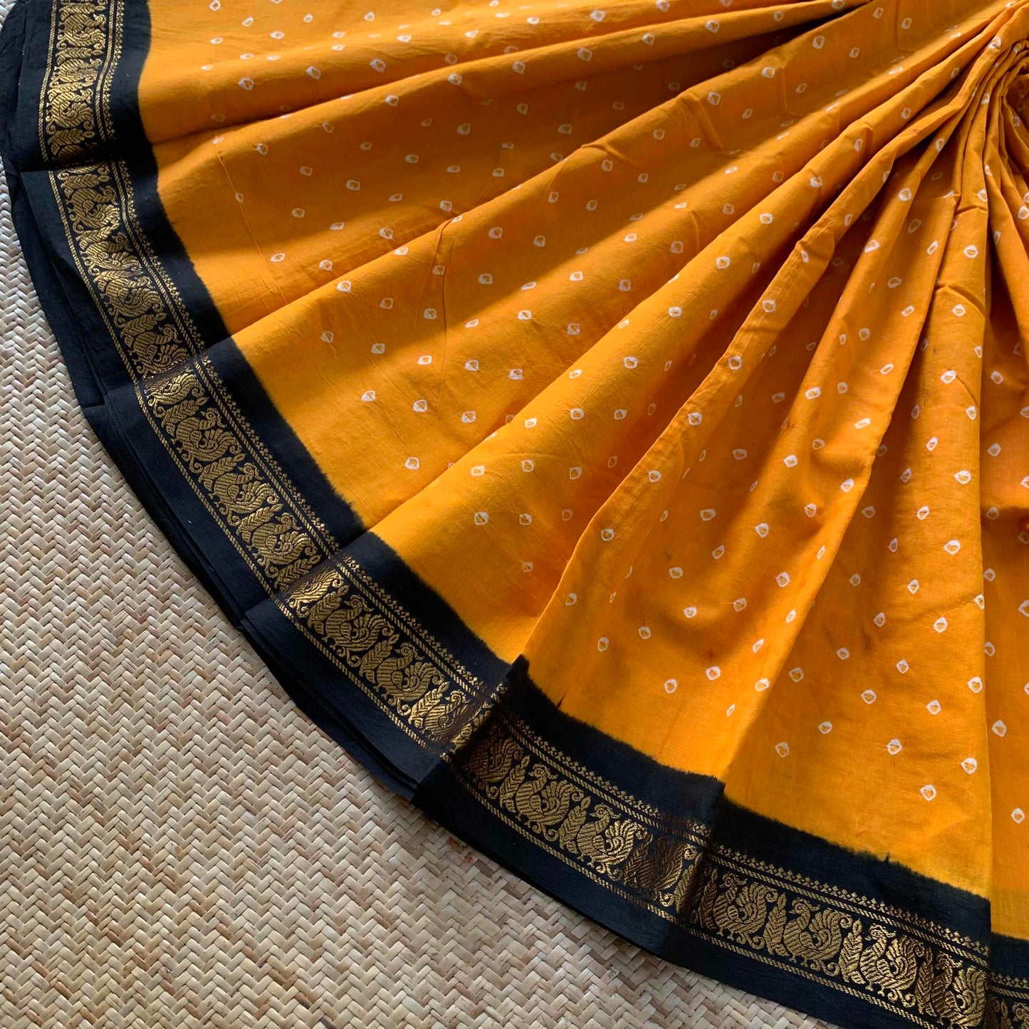 Yellow Saree , Hand knotted Sungudi On a Annam Border Cotton saree, Kaikattu Sungadi