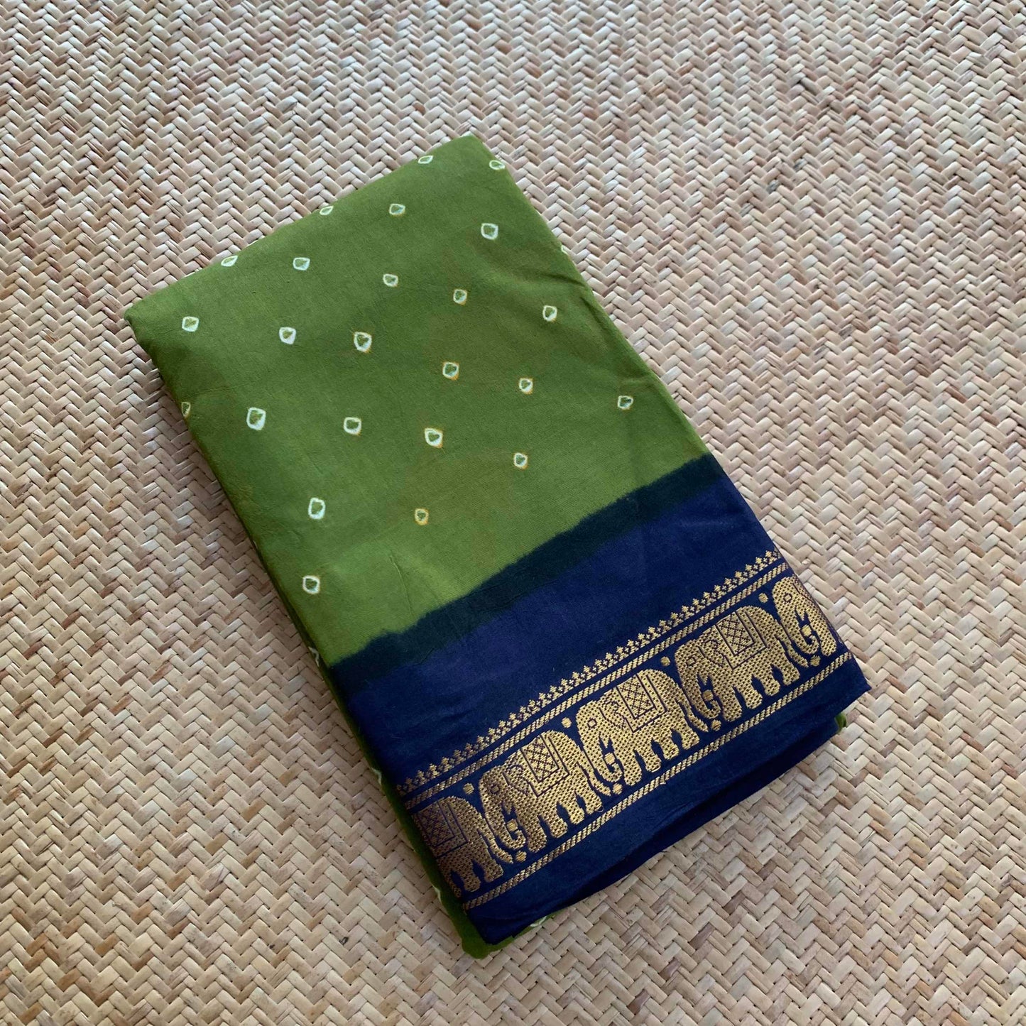 Green With Blue Saree , Hand knotted Sungudi On a Yannai Border Cotton saree, Kaikattu Sungadi