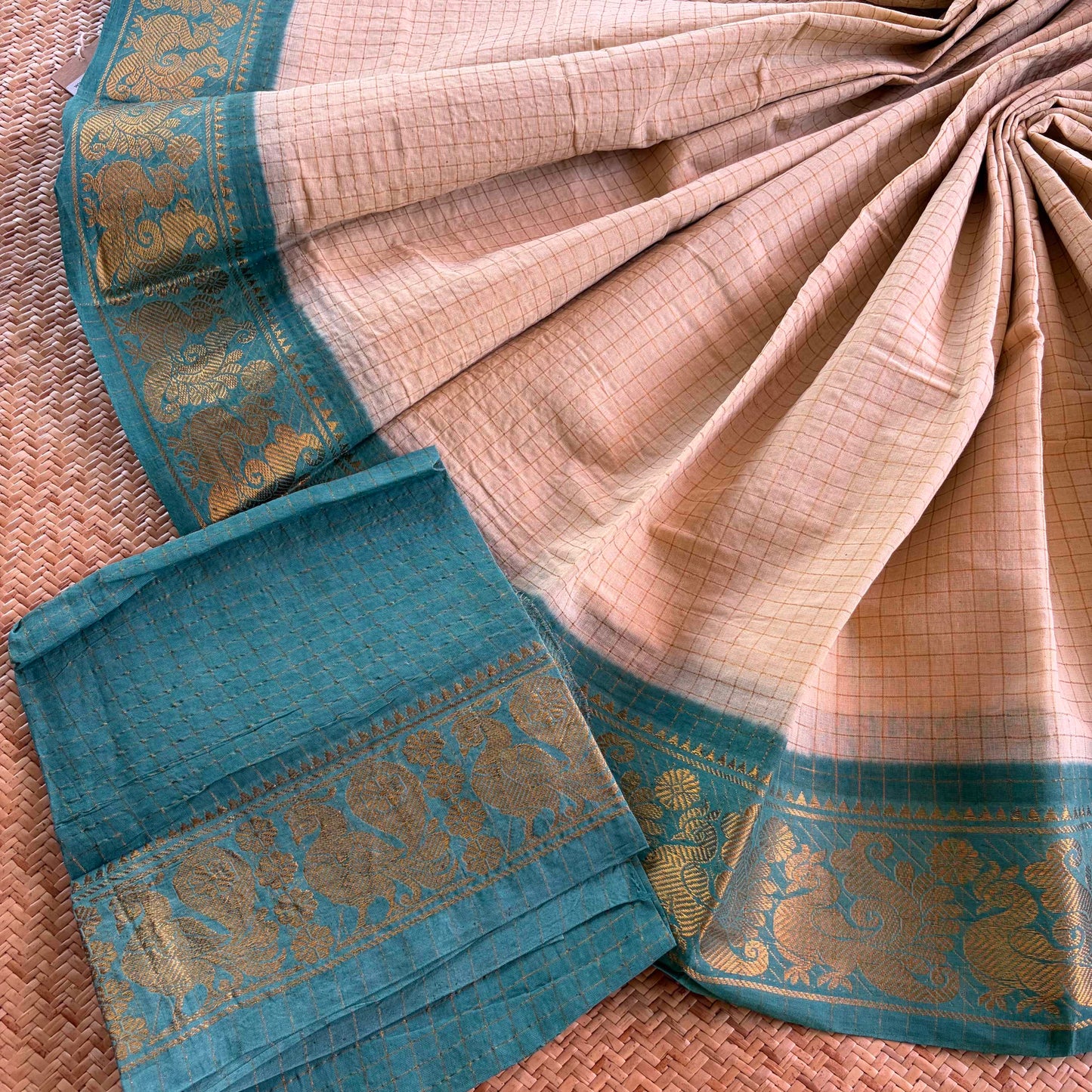 Off White, Zari Kattam Sungudi