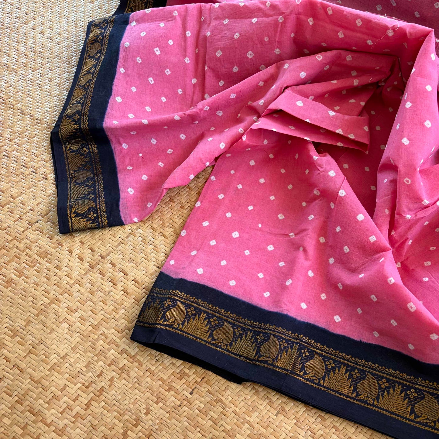Pink Saree With Black Border, Hand knotted Sungudi On a Border Cotton saree, Kaikattu Sungudi