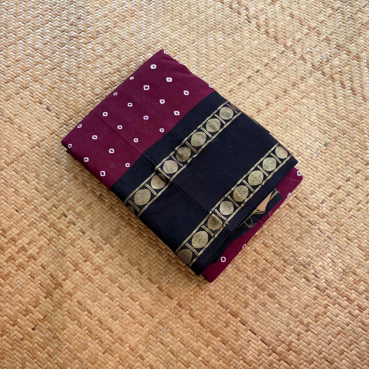 Burgundy Saree, Hand knotted Sungudi On a Hand woven Cotton saree, Kaikattu Sungadi