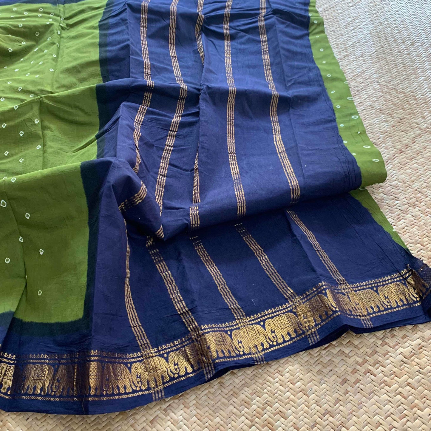 Green With Blue Saree , Hand knotted Sungudi On a Yannai Border Cotton saree, Kaikattu Sungadi