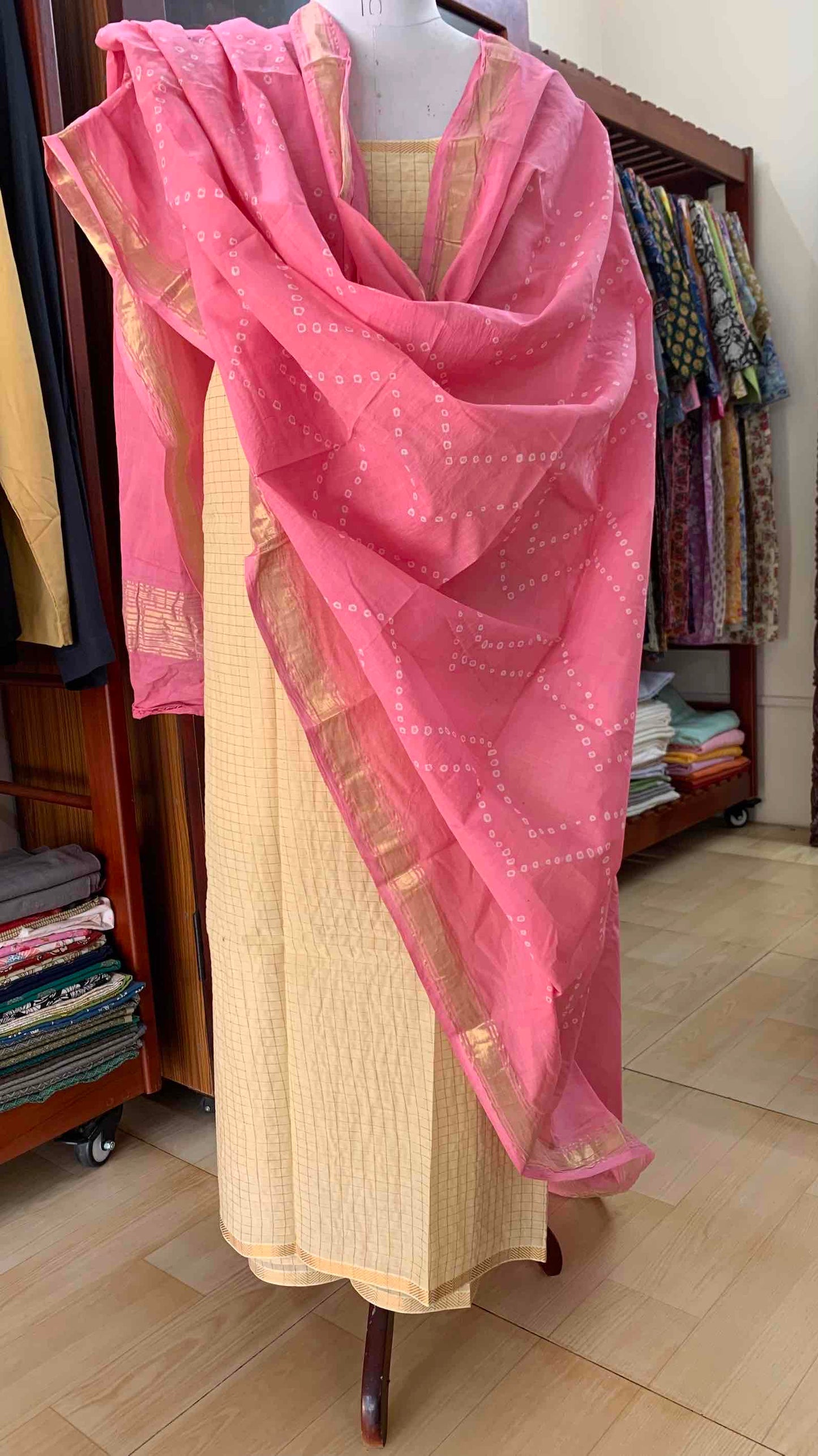 Pink Dupatta And Top Fabric, Hand woven, Hand knotted Sungudi Cotton Kaikattu Sungadi