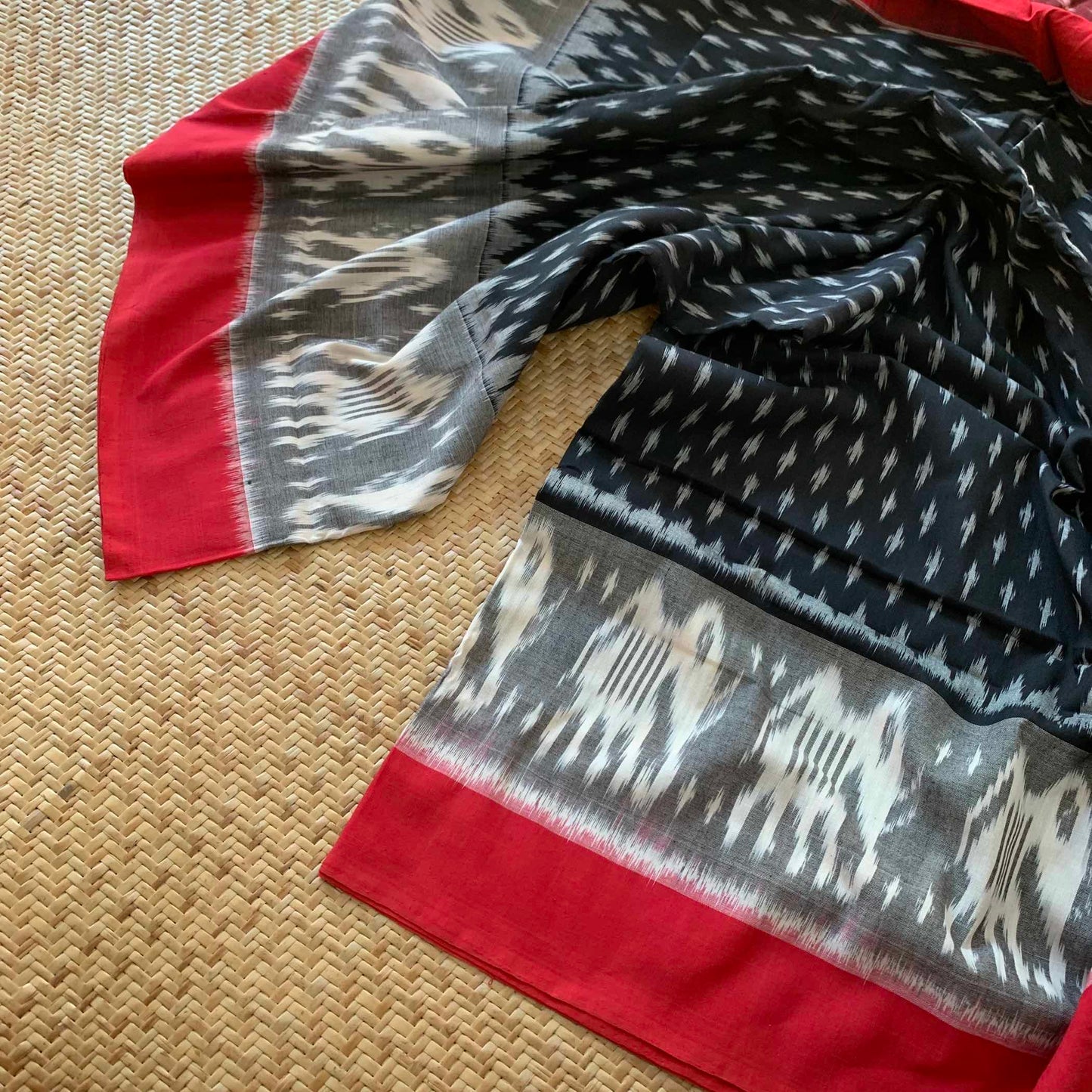 Black Pochambally Ikkat Hand Woven Cotton Saree