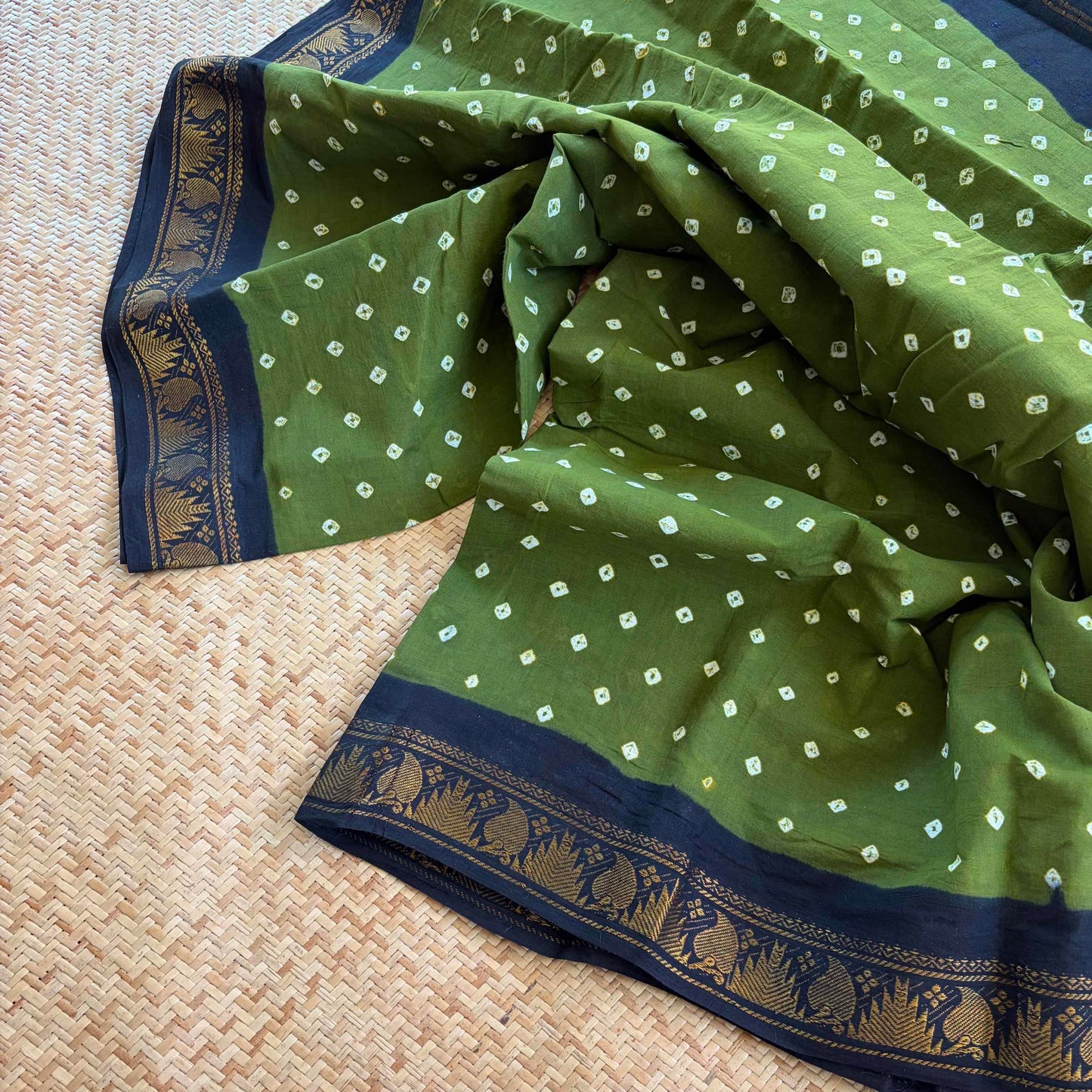 Green Saree With Black Border, Hand knotted Sungudi On a Border Cotton saree, Kaikattu Sungudi