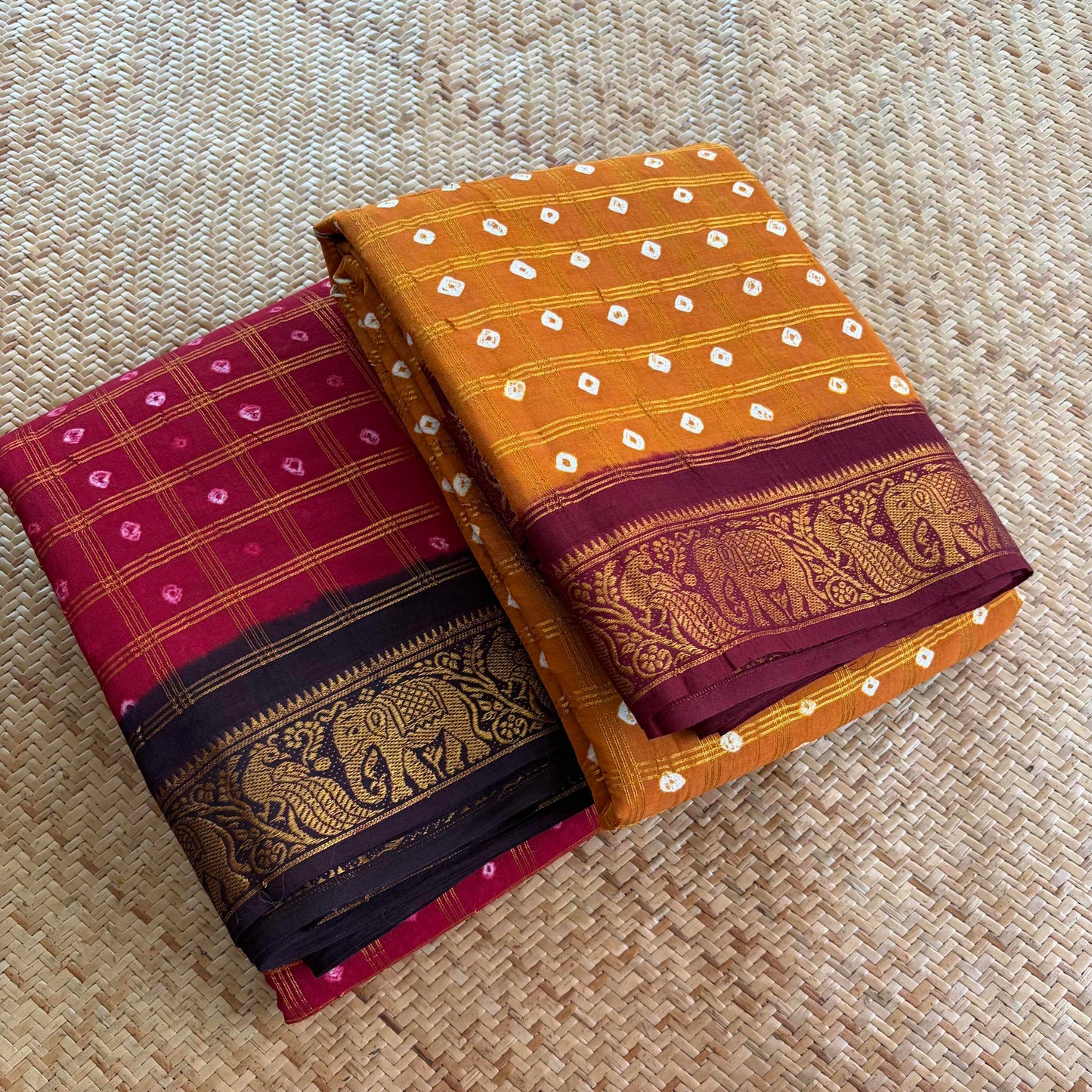 Red Saree With Brown Border, Hand knotted Sungudi On Cotton saree, Kaikattu Sungudi