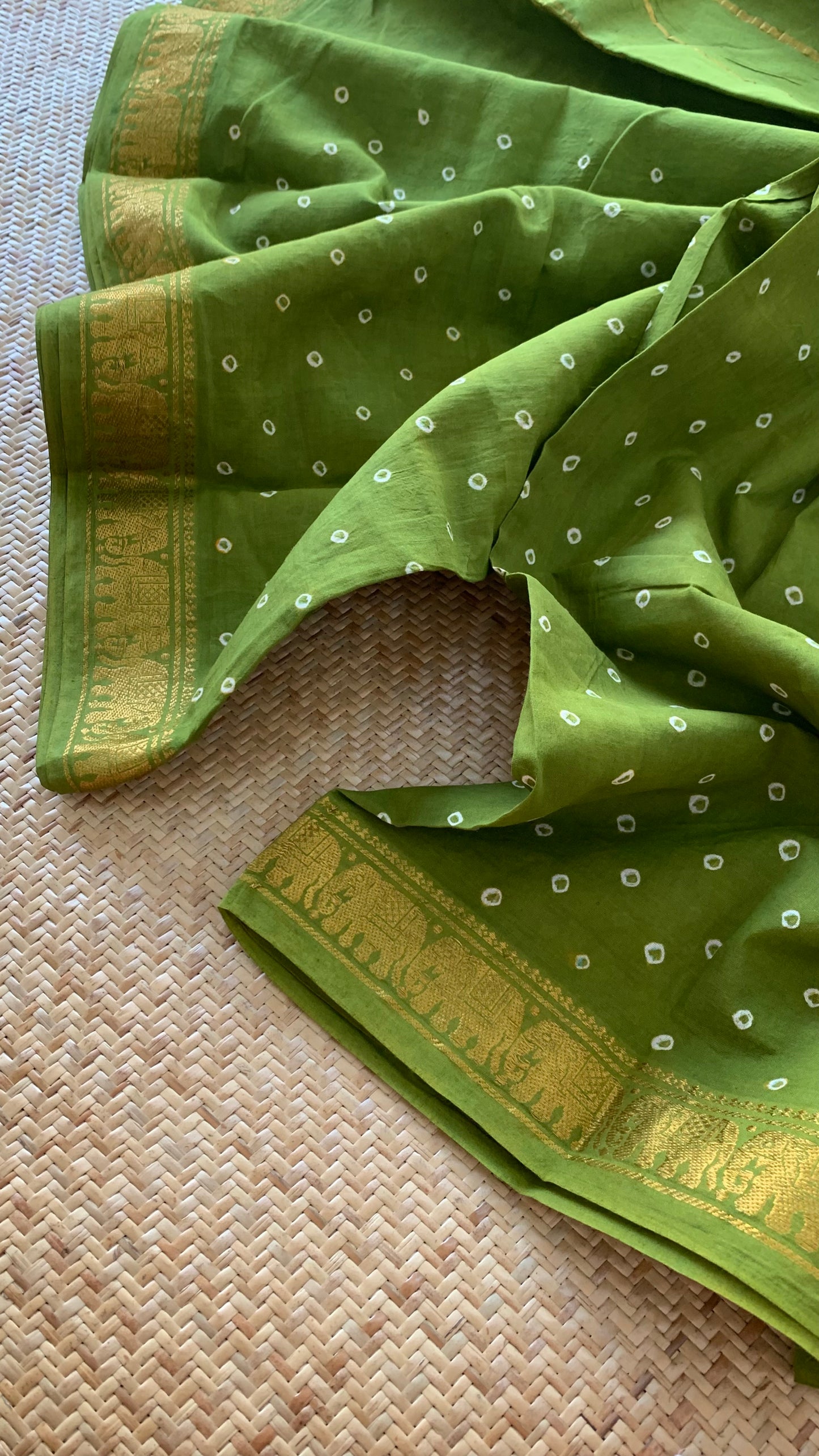 Olive Green Saree Combo , Hand knotted Sungudi , Kaikattu Cotton Sungadi