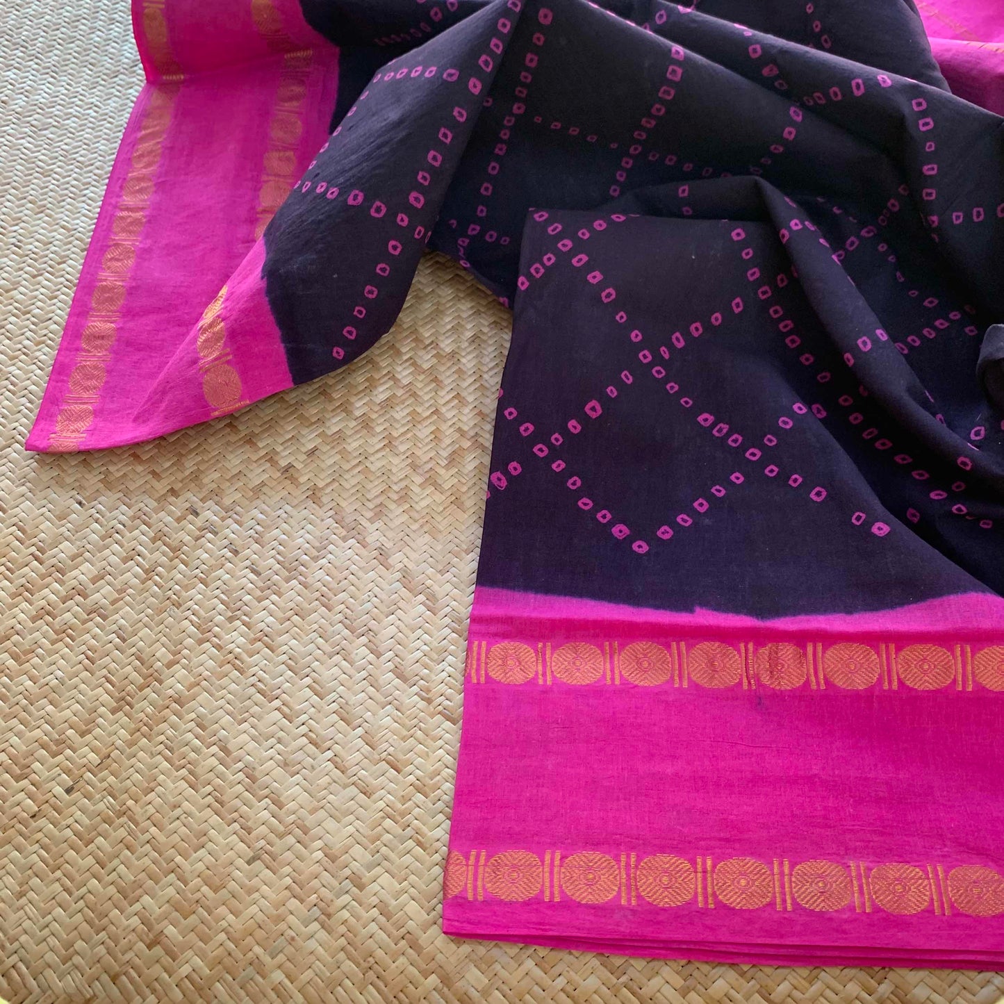 Coffe Brown Saree With Pink Border, Hand knotted Sungudi On a Rudraksham Border Cotton saree, Kaikattu Sungadi