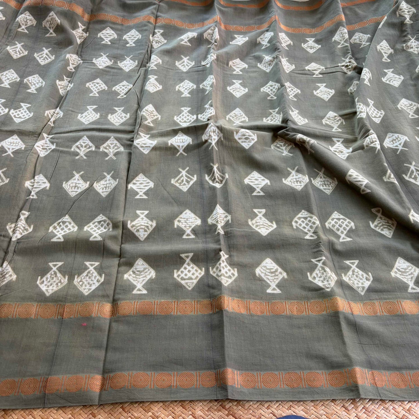 Kite , Hand Crafted Nui Shibori Sungudi Cotton Saree