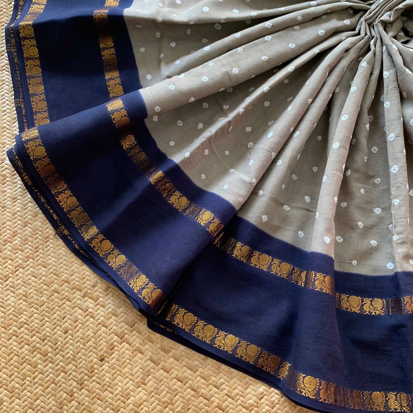 Grey Saree With Blue Border, Hand knotted Sungudi On a Rudraksham Border Cotton saree, Kaikattu Sungadi