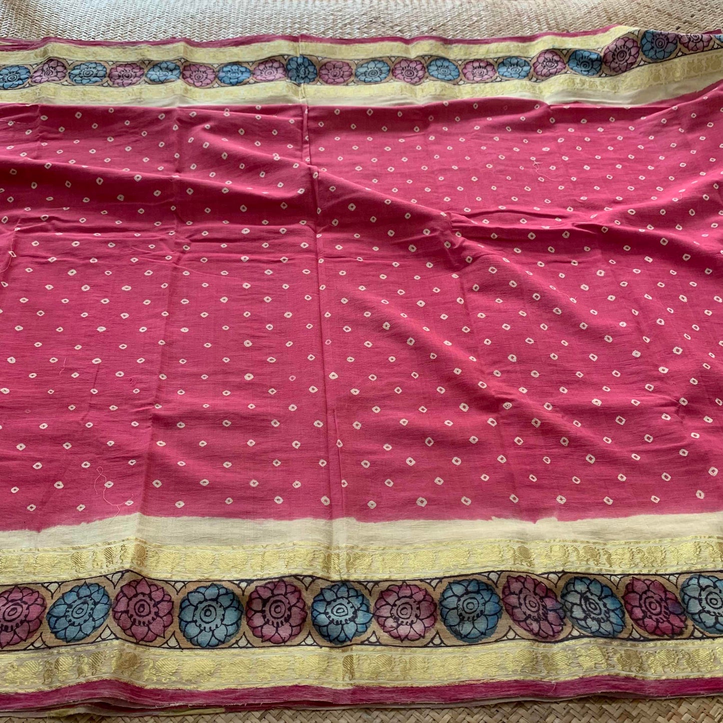 Pink Beige Kaikattu Sungudi Saree With Kalamkari Border, Pallu And Blouse Piece On a Hand woven Cotton saree, Kaikattu Sungadi