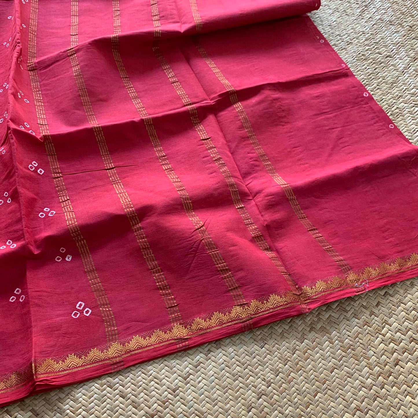 Red Saree , Hand knotted Sungudi Cotton saree, Kaikattu Sungadi