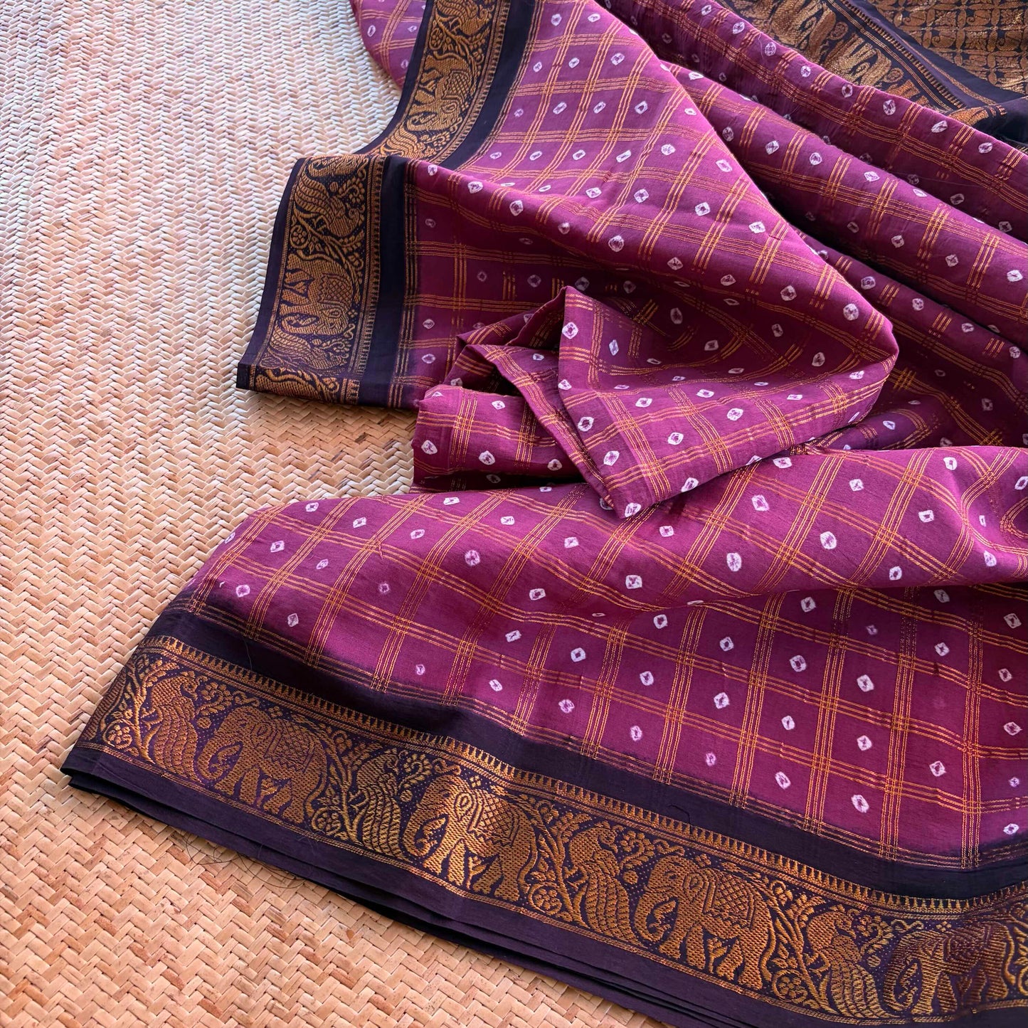 Dusty Purple Saree With Deep Brown Border, Hand knotted Sungudi On Cotton saree, Kaikattu Sungudi