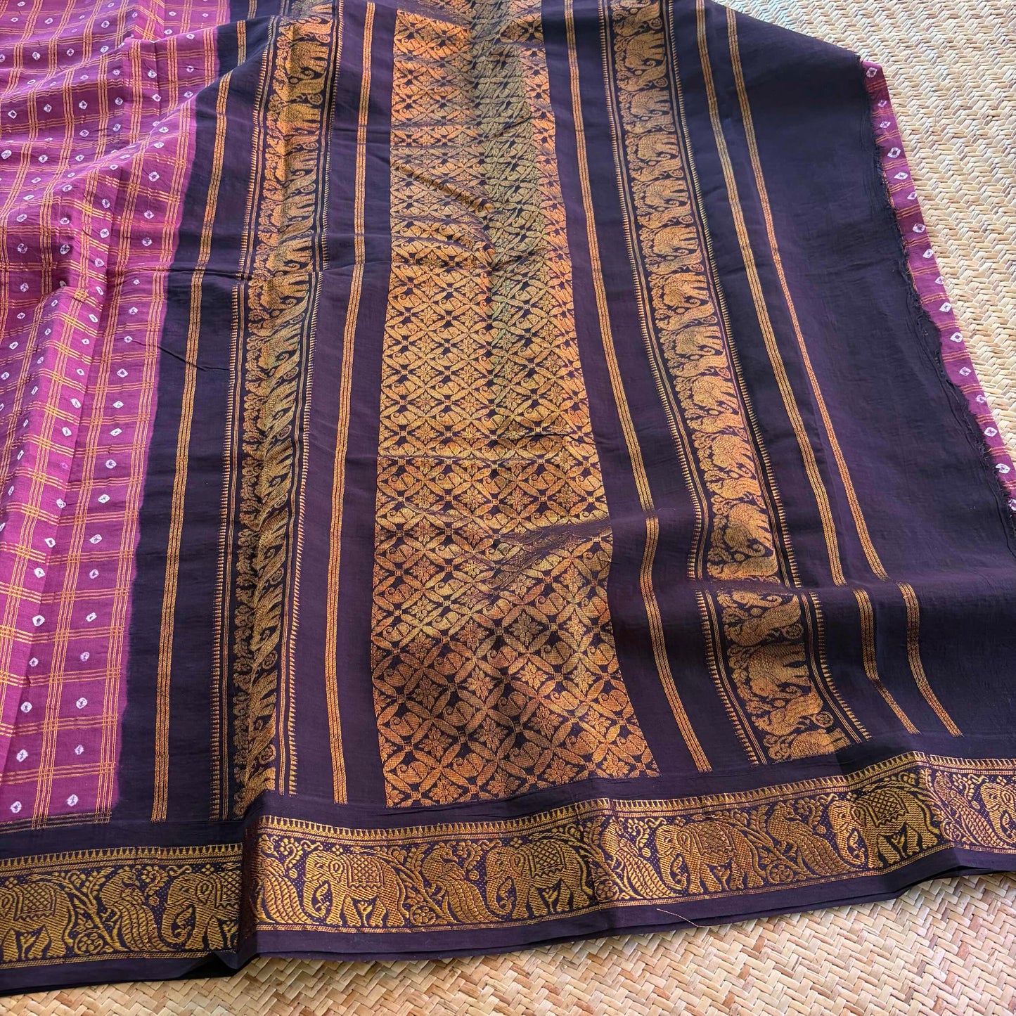 Dusty Purple Saree With Deep Brown Border, Hand knotted Sungudi On Cotton saree, Kaikattu Sungudi