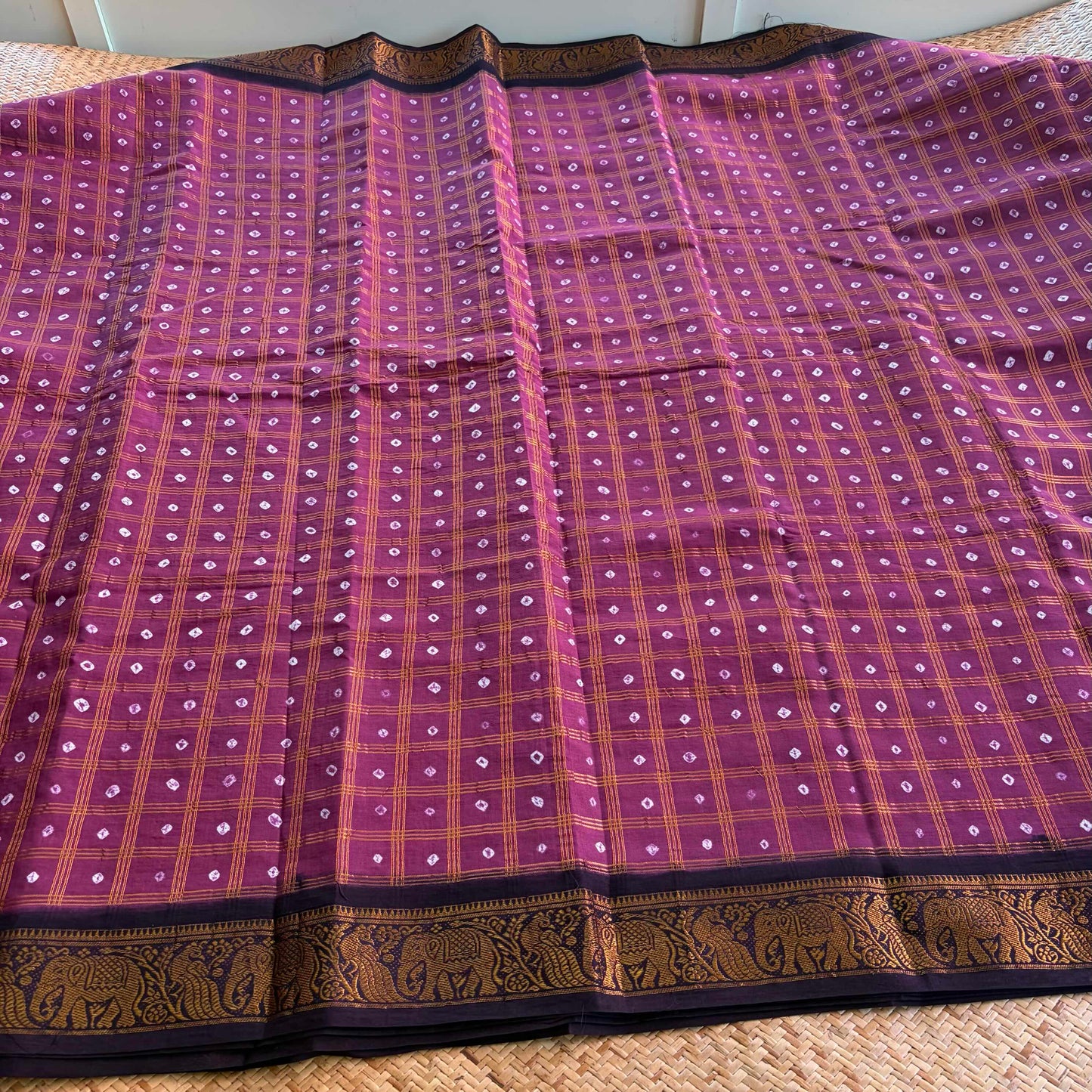 Dusty Purple Saree With Deep Brown Border, Hand knotted Sungudi On Cotton saree, Kaikattu Sungudi