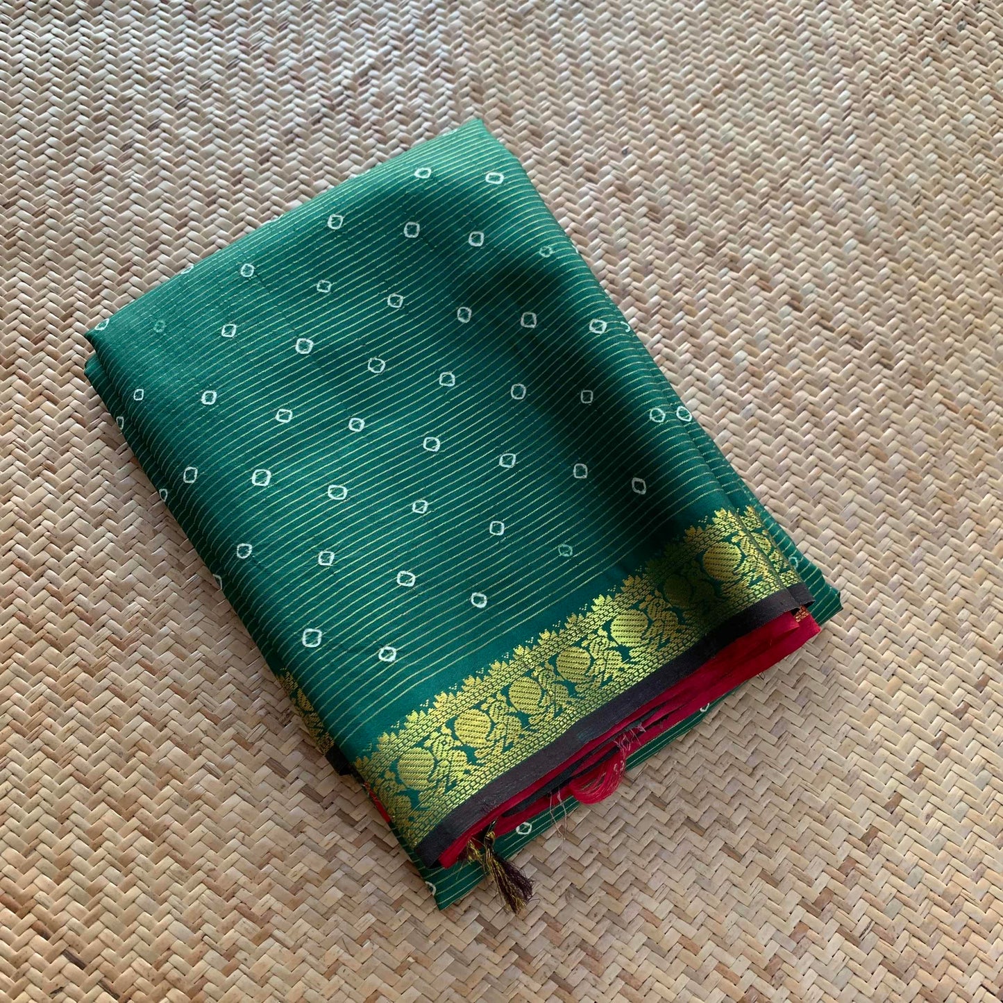 Green Kaikattu Sungadi On a Pure soft Kanchipuram Silk Saree