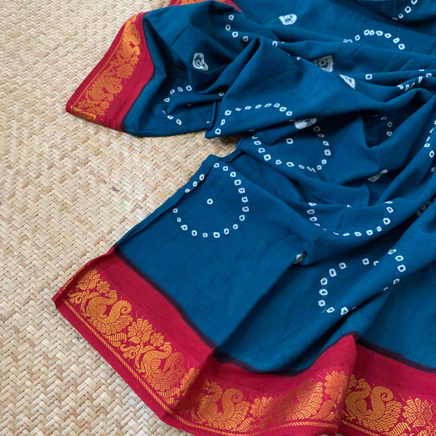Rama Blue Saree Maroon Border, Hand knotted Sungudi On a Annam Border Mercerised Cotton saree, Kaikattu Sungadi