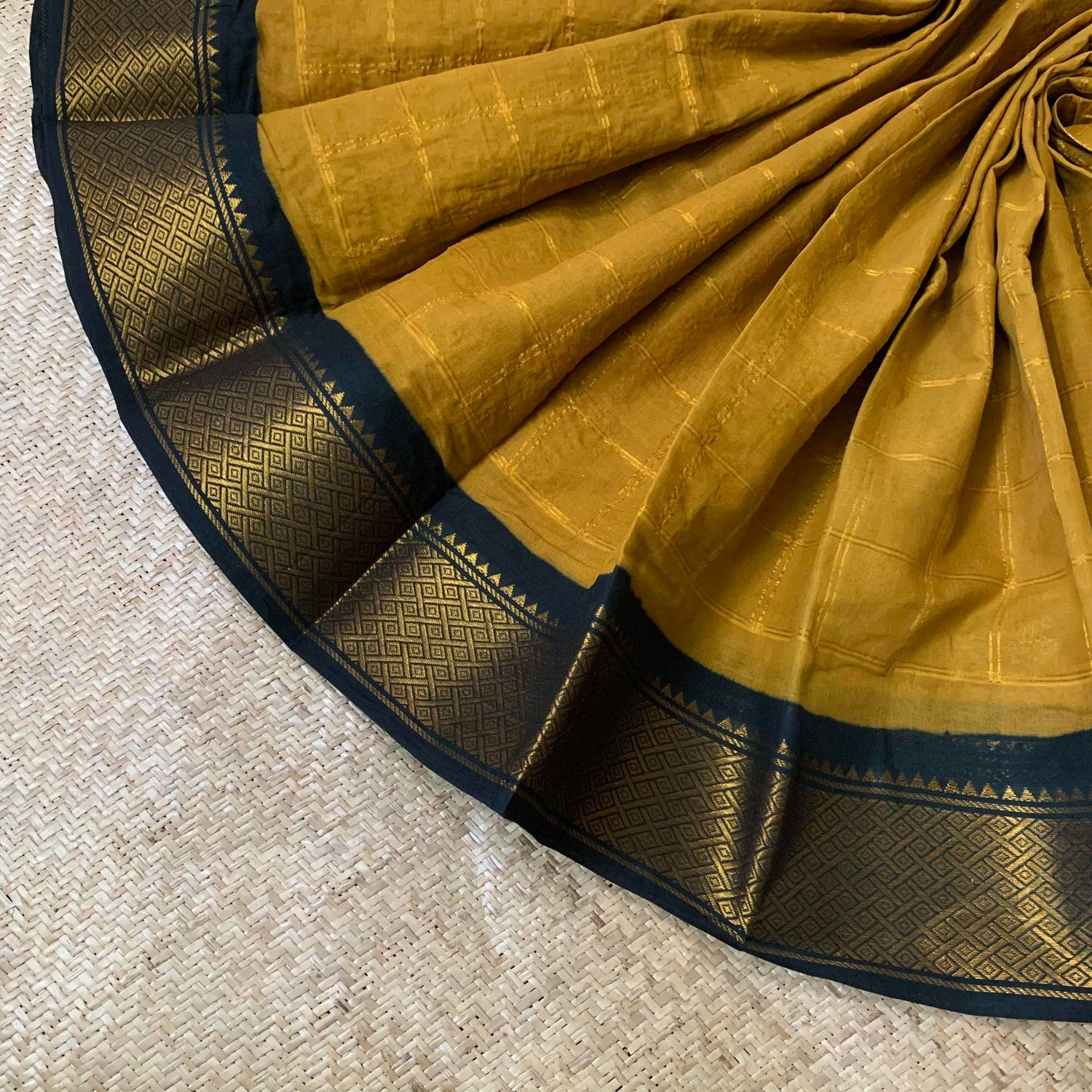 Mustard Yellow Coloured Kanchipuram Silk Saree With Contrast Black Pallu