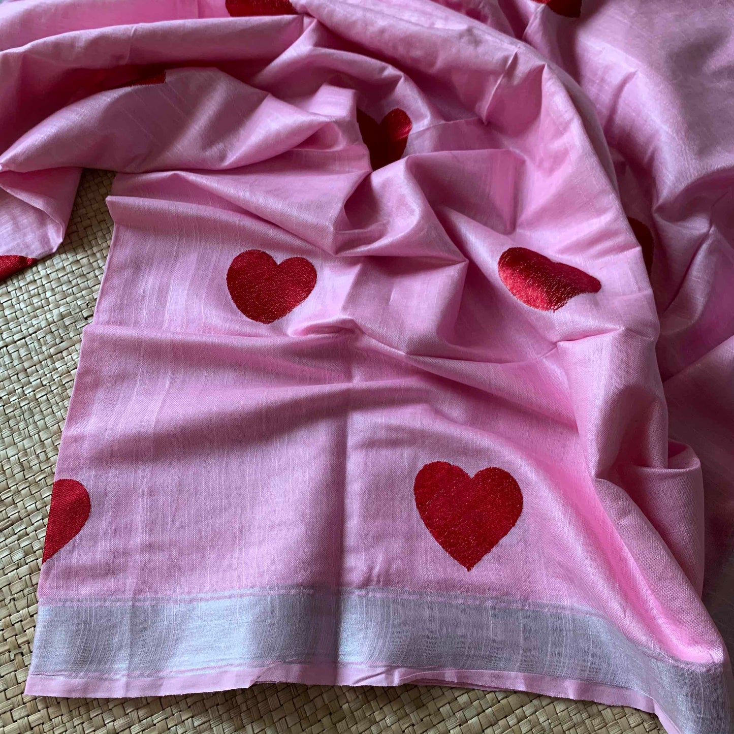 Red heart, Pink Linen