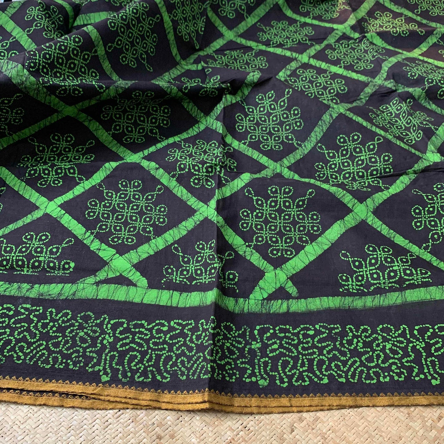 Black saree with Green Kolam wax print, Sungudi Cotton Saree With Blouse