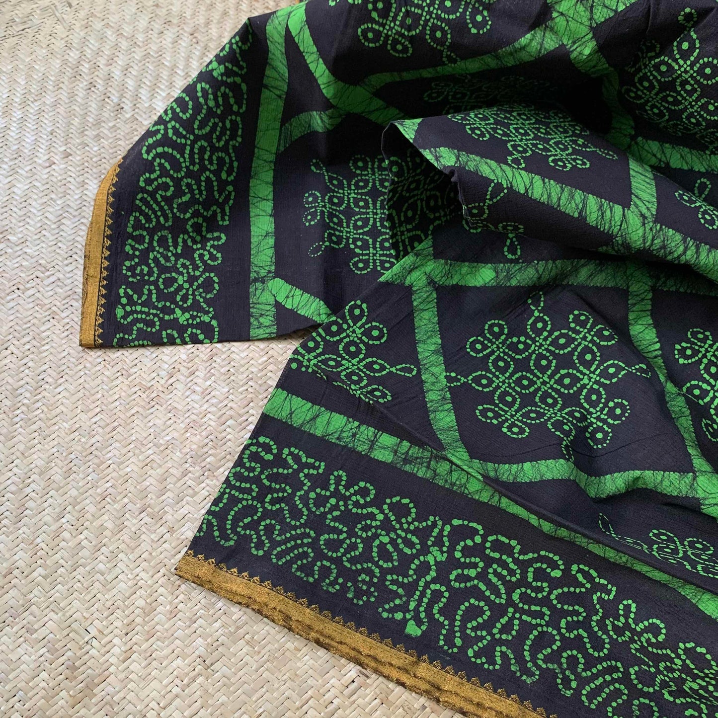 Black saree with Green Kolam wax print, Sungudi Cotton Saree With Blouse